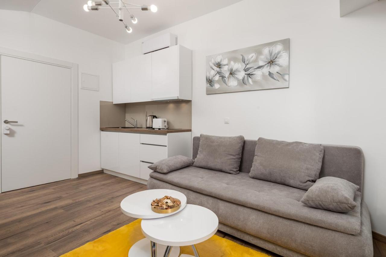 Central Apartments Dalmatina 리예카 외부 사진